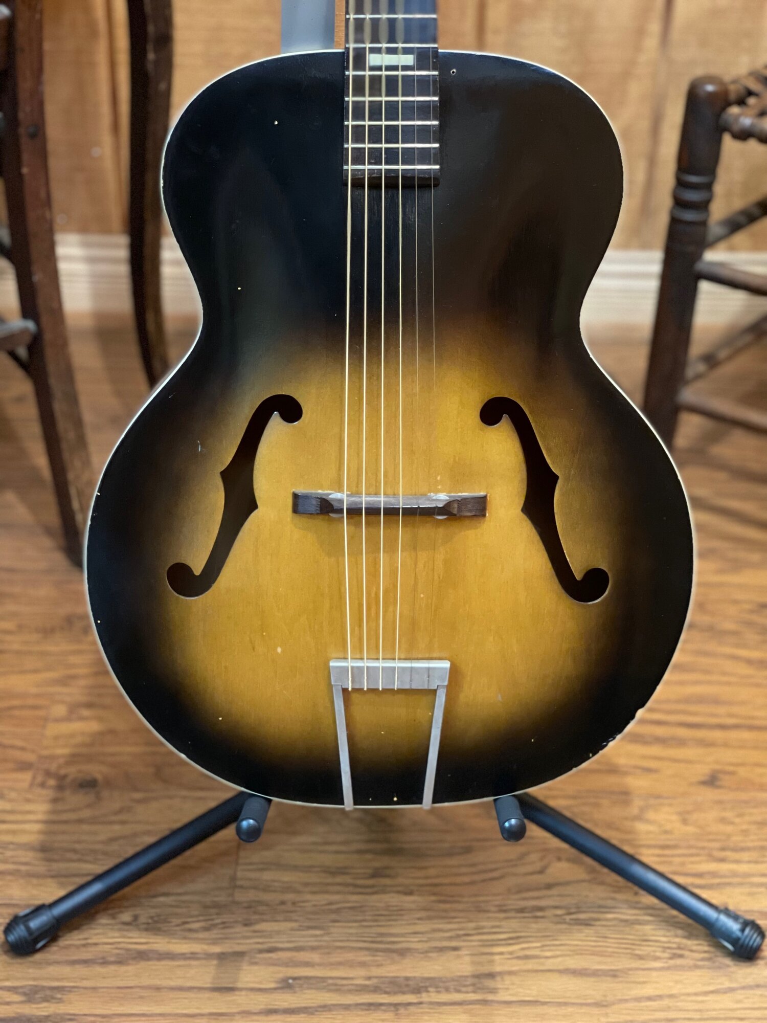 archtop acoustic guitar