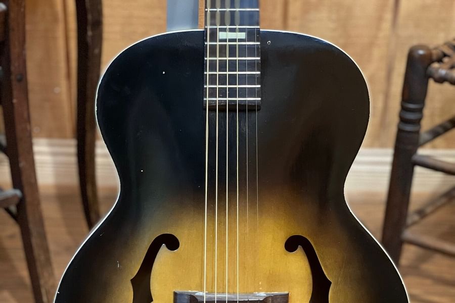 archtop acoustic guitar