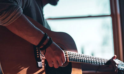 Are there any recommended online guitar courses?