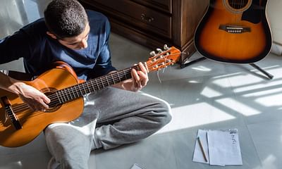 How long does it take to learn basic guitar chords?