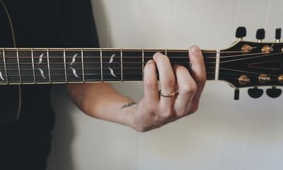 What are some tips for playing chords on guitar for beginners?